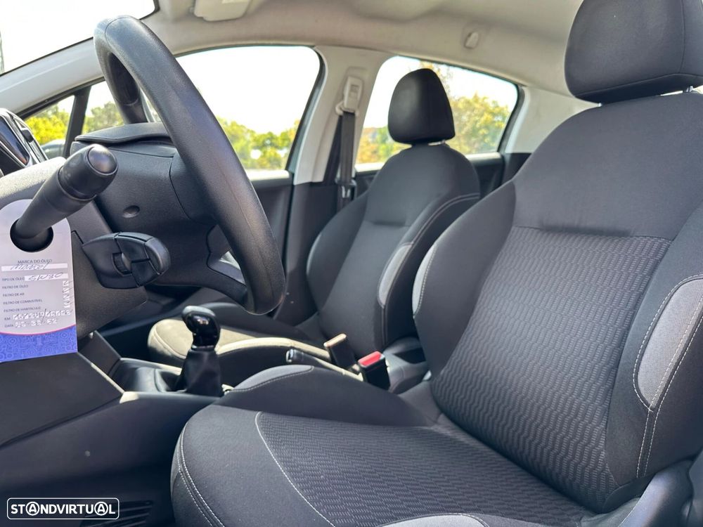 Peugeot 208 - 13