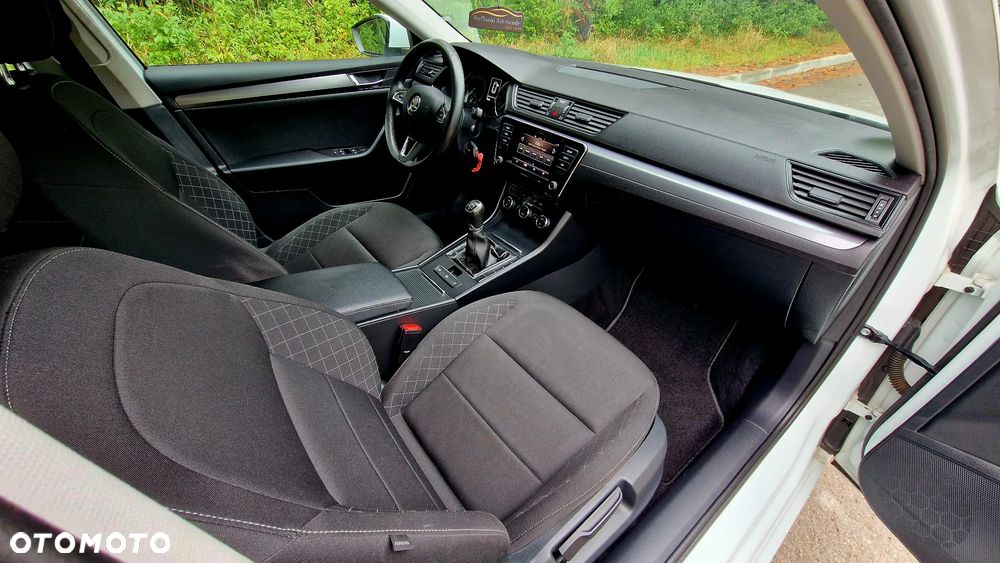 Skoda Superb 2.0 TDI Premium Edition - 13