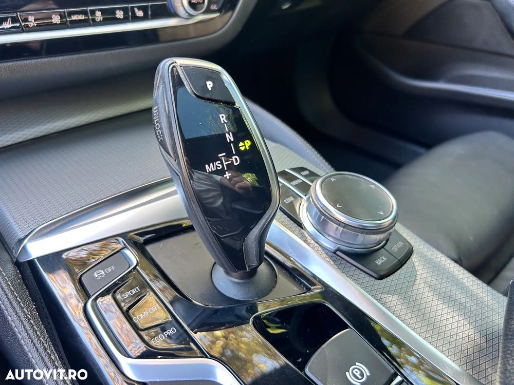 BMW Seria 5 520d xDrive AT - 10