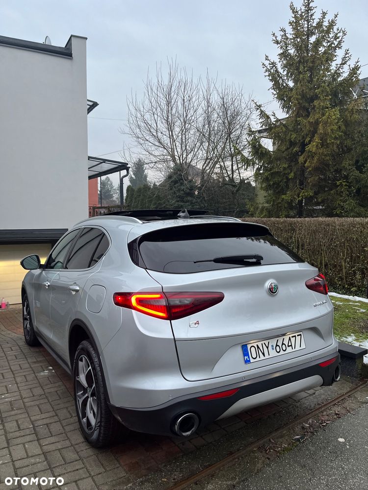 Alfa Romeo Stelvio 2.0 Turbo 16V AT8-Q4 Ti - 4