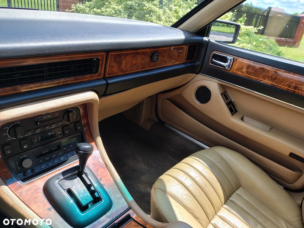 Jaguar XJ - 24