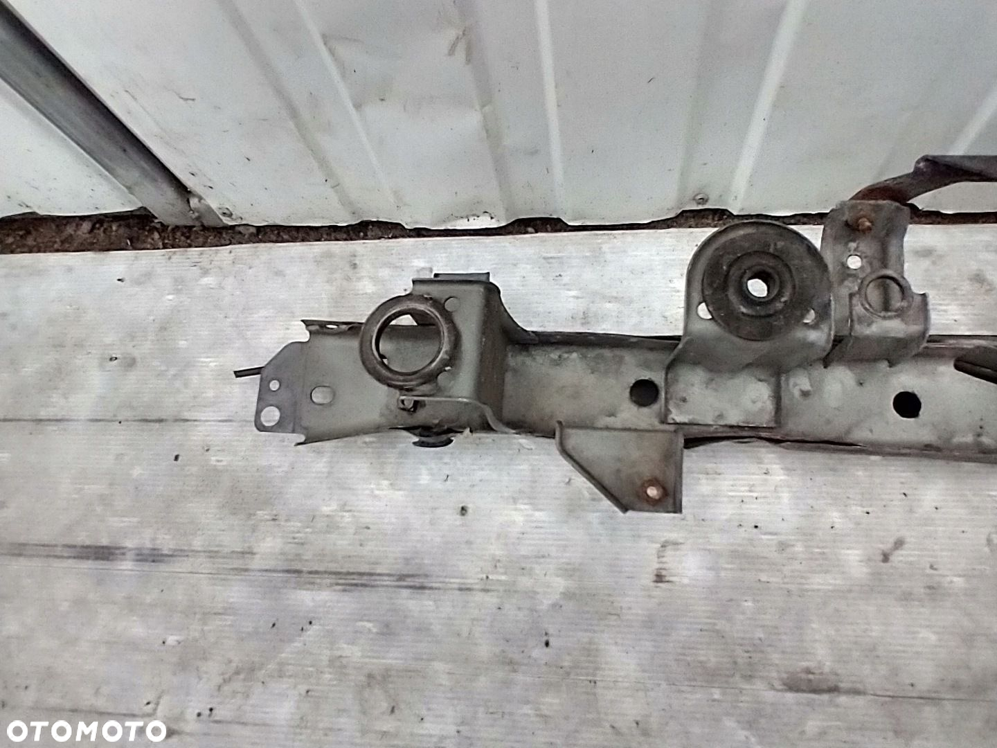 NISSAN JUKE I F15 PAS PRZEDNI GÓRNY ZAMEK MASKI WZMOCNIENIE KLAKSON - 11