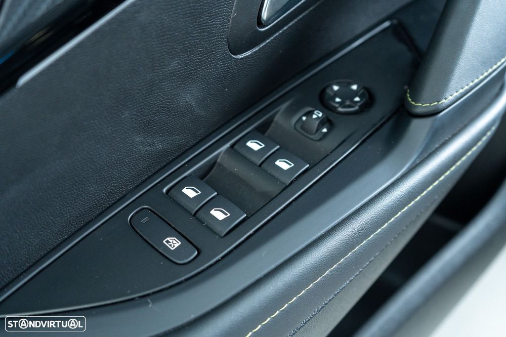 Peugeot 208 1.2 Hybrid GT e-DCS6 - 35