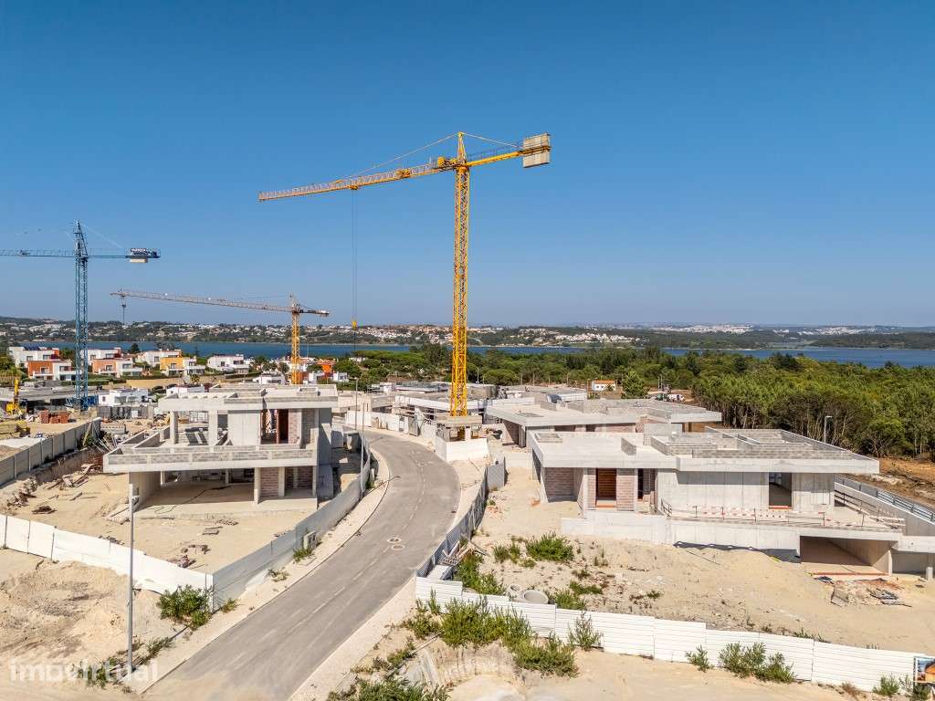 Lote com moradia iniciada junto aos campos de golfe e às praias - Grande imagem: 2/32