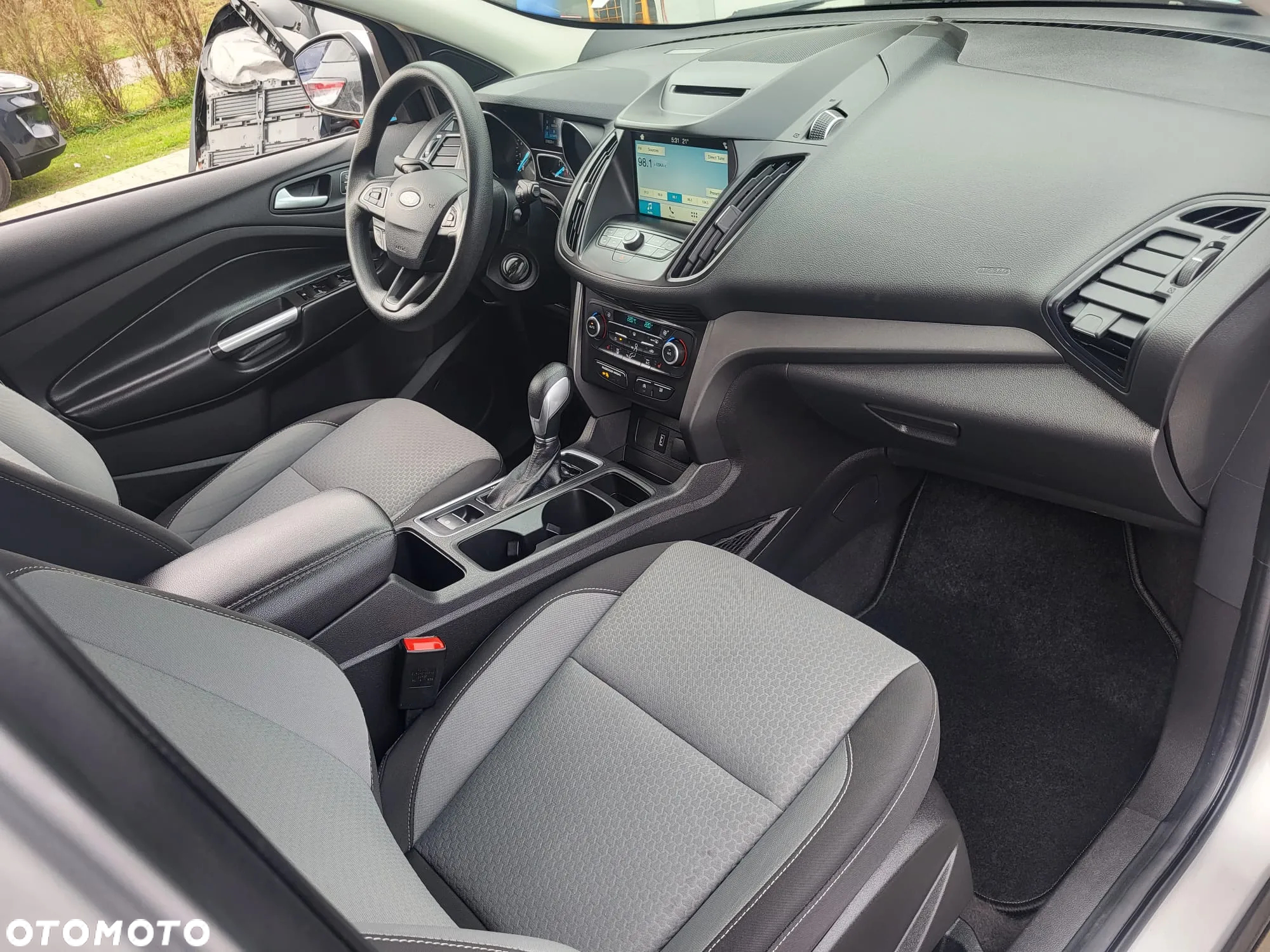 Ford Kuga - 10
