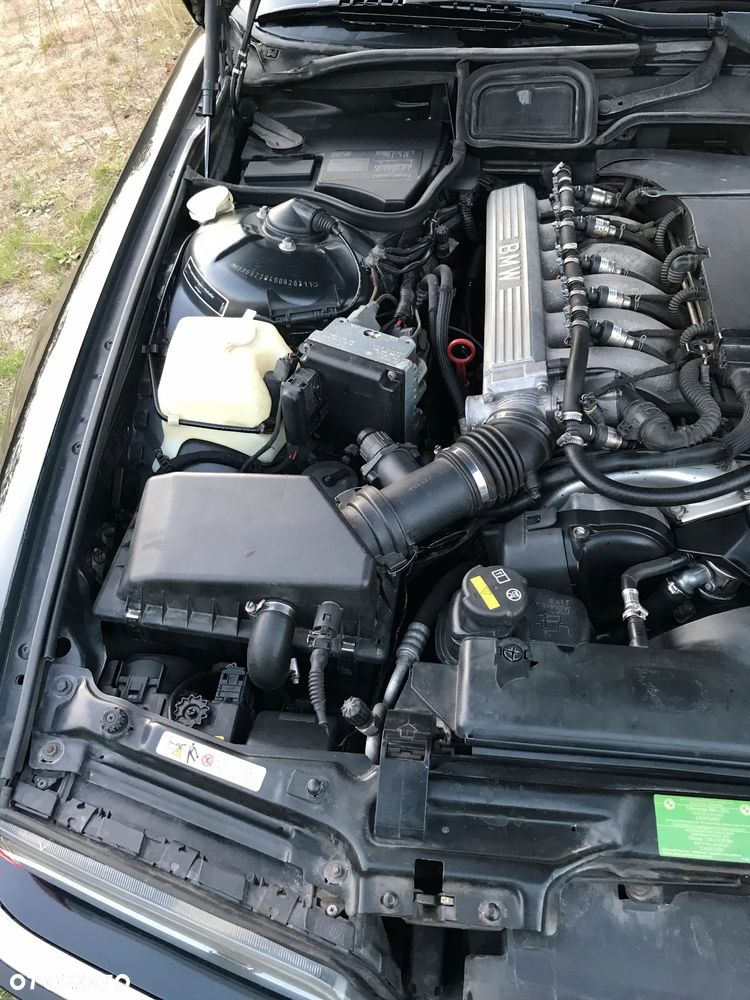 BMW Seria 7 750i - 24