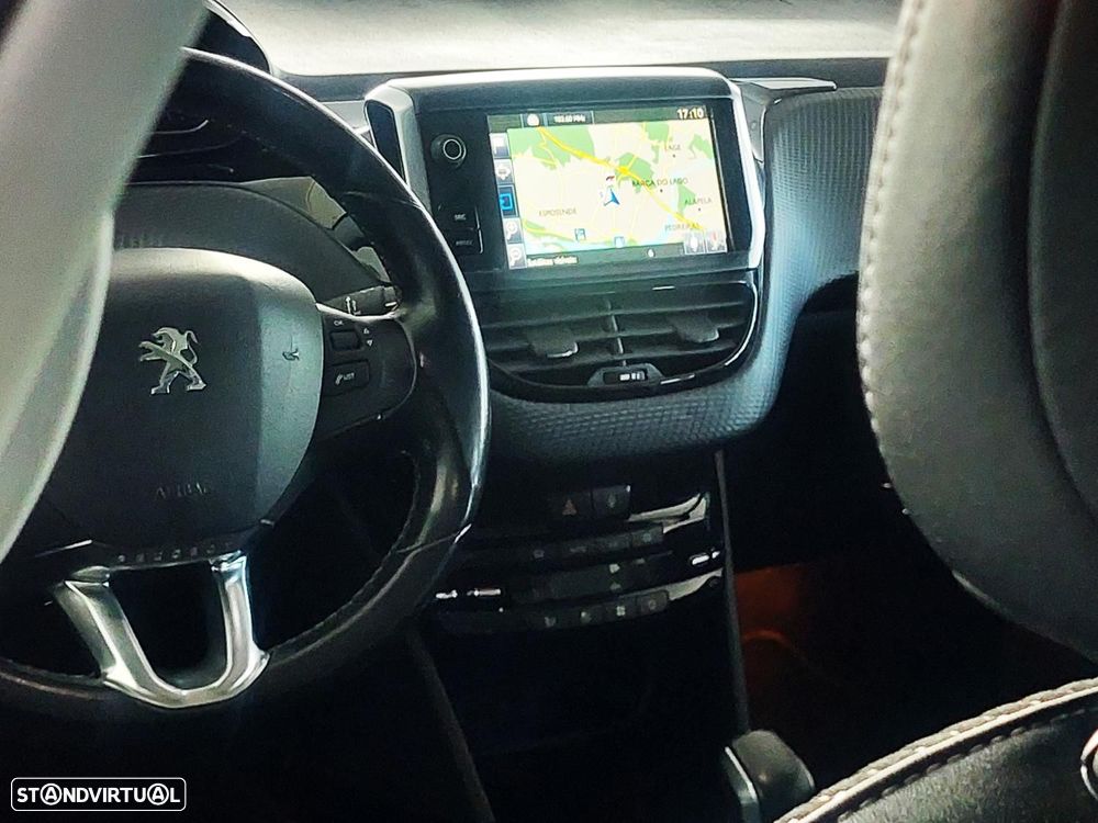 Peugeot 2008 1.2 PureTech Allure - 12