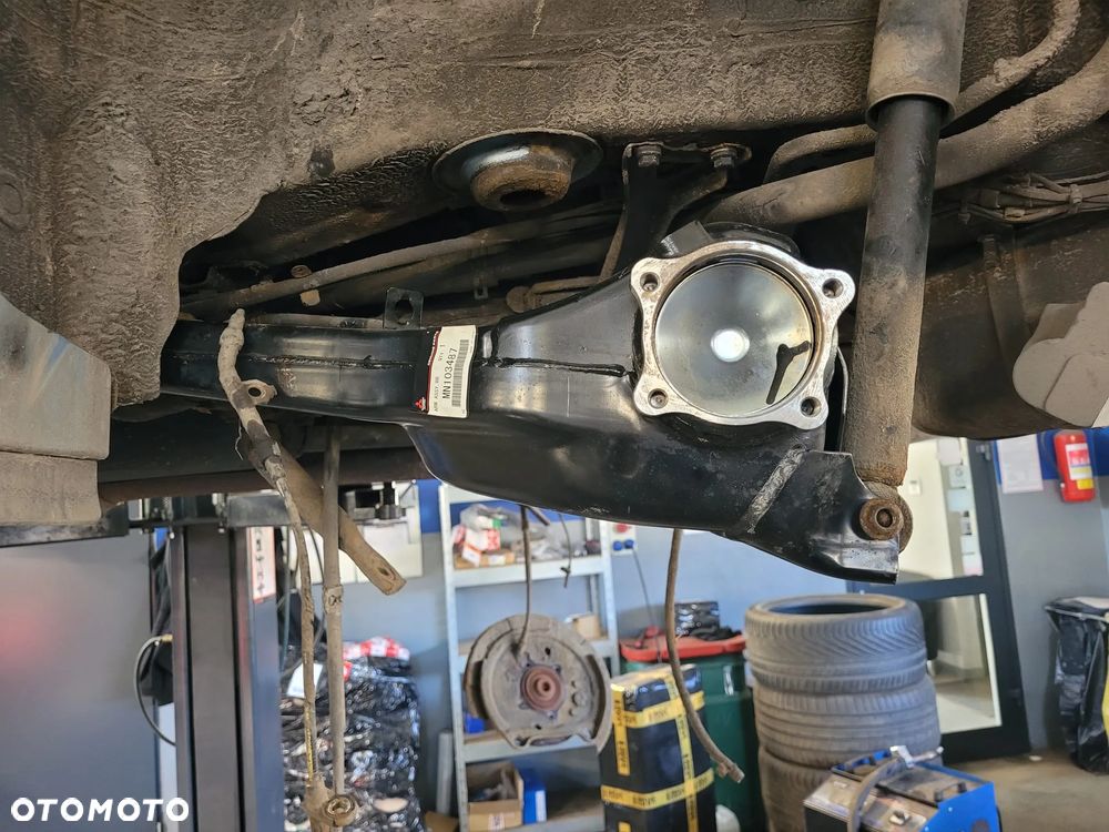 Mitsubishi Grandis 2.4 Inform - 13