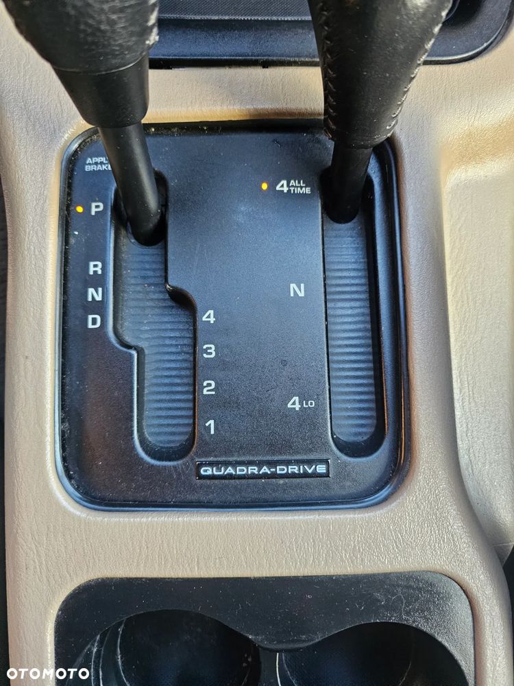 Jeep Grand Cherokee - 28