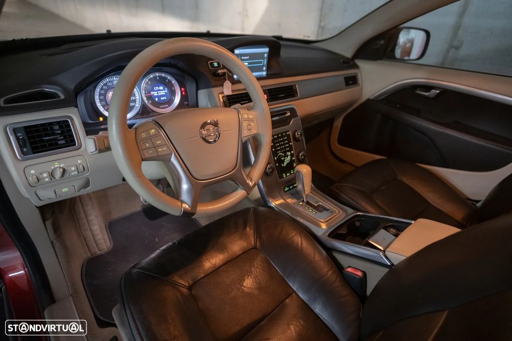 Volvo XC 70 2.4 D3 Momentum Geartronic - 11