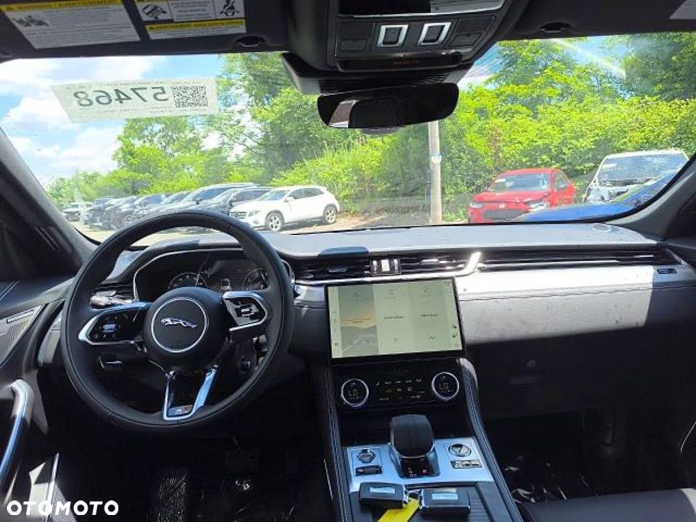 Jaguar F-Pace - 11