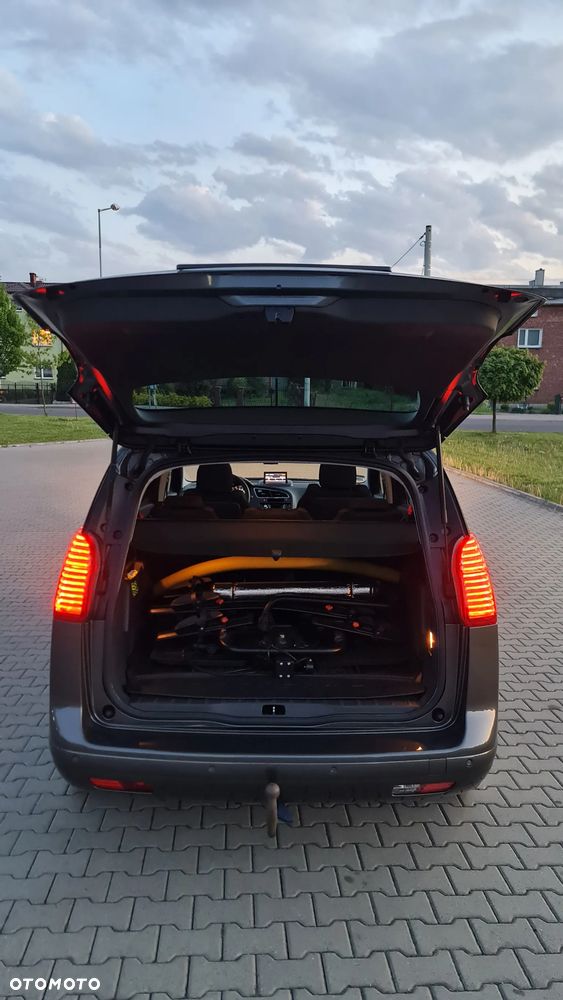 Peugeot 5008 1.6 THP Premium + - 29