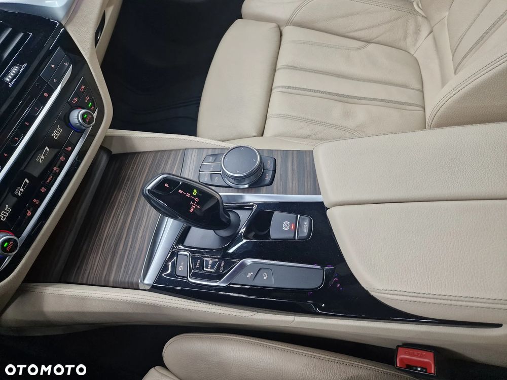 BMW Seria 5 530i M Sport Edition - 27