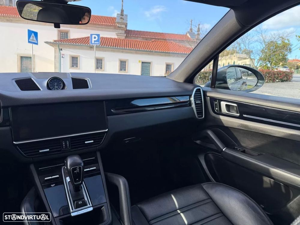 Porsche Cayenne Coupé E-Hybrid - 27