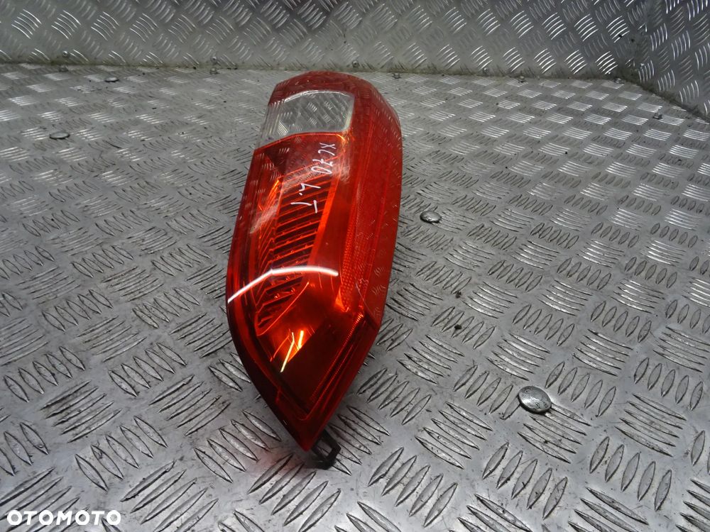 VOLVO XC70 01-07 2.5T 210KM  LAMPA TYŁ TYLNA PRAWA LEWA - 18