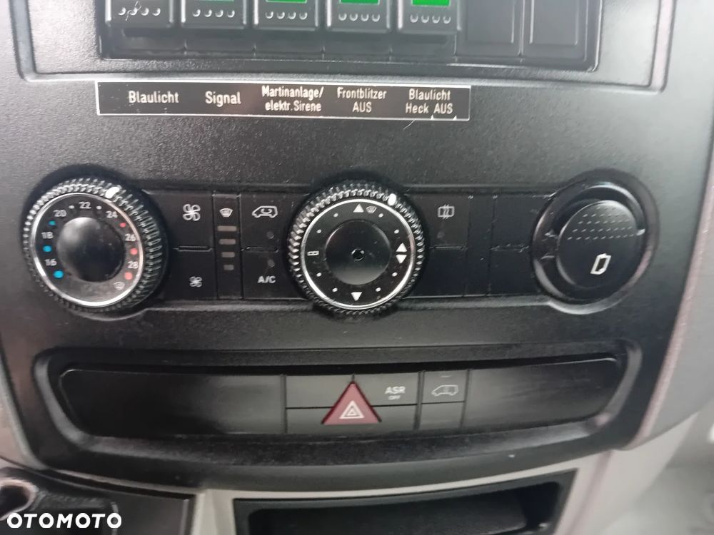 Mercedes-Benz Sprinter karetka - 27