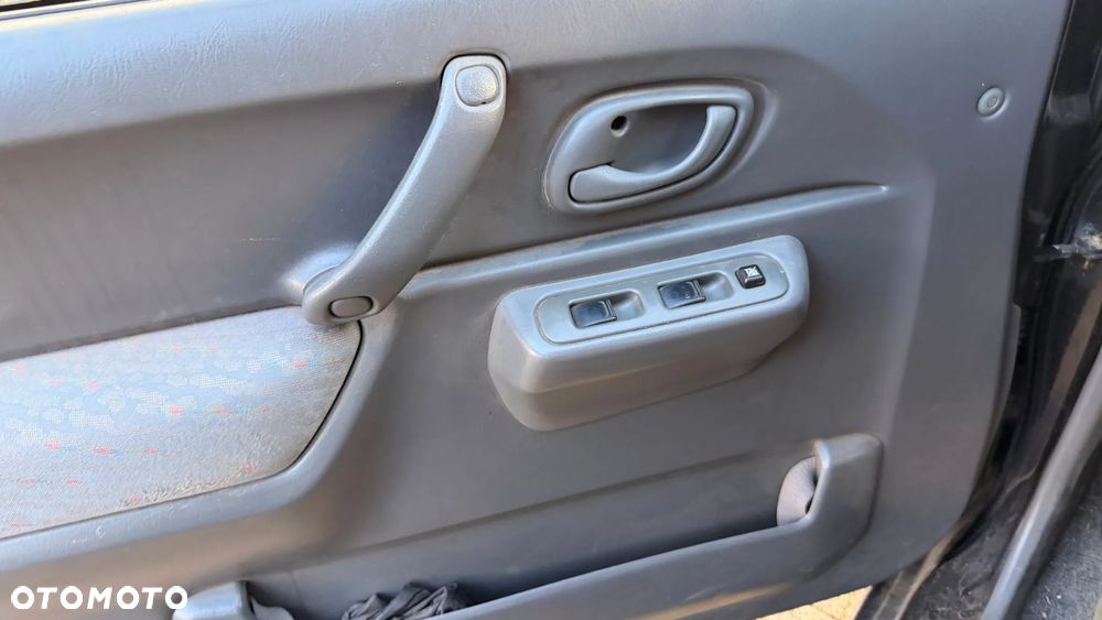 Suzuki Jimny 1.3 JLX - 11