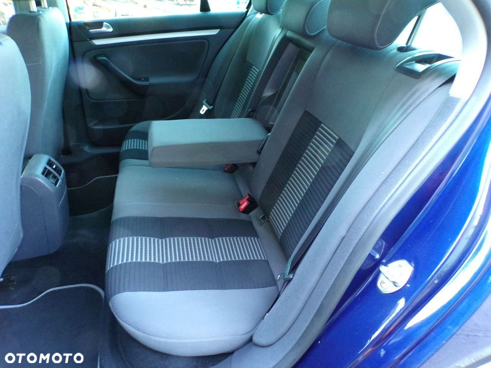 Volkswagen Jetta - 35