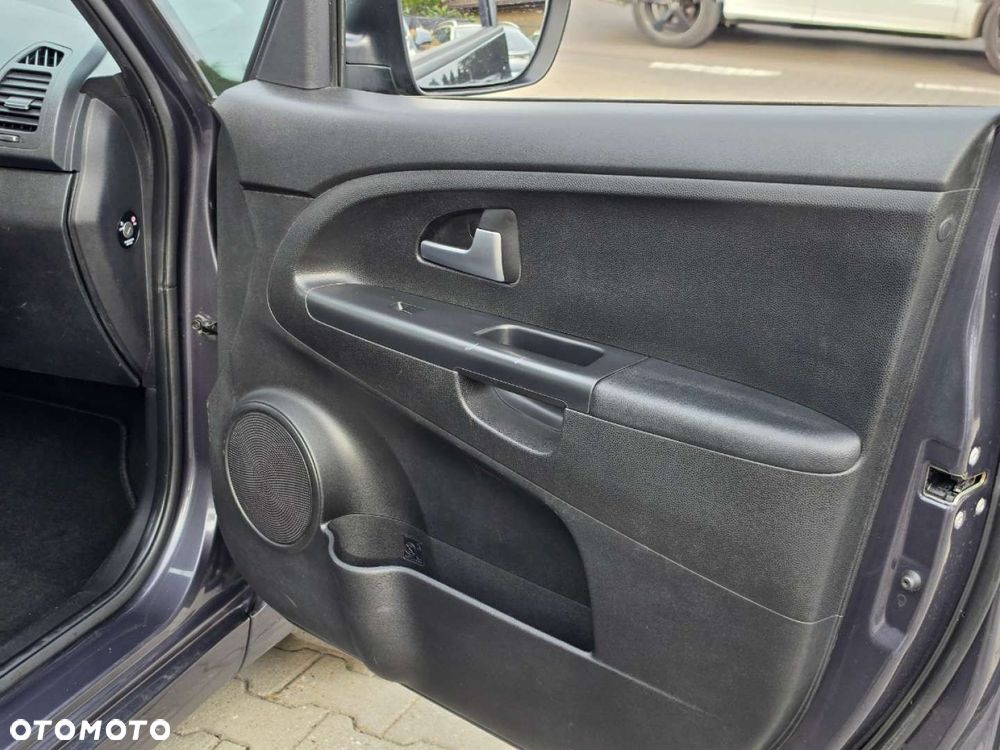 Kia Venga - 31