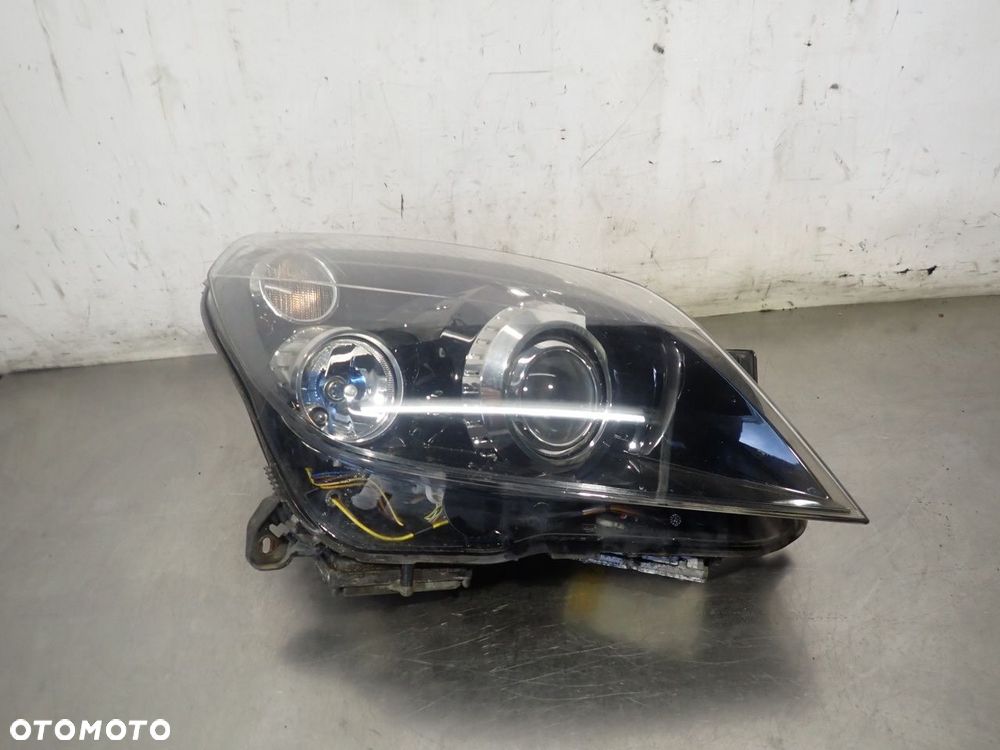 LAMPA PRAWA PRZEDNIA XENON OPEL ASTRA H - 1