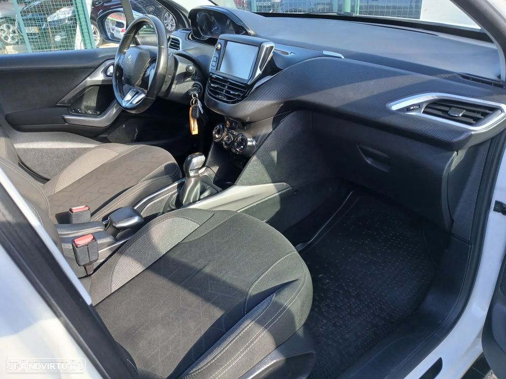 Peugeot 2008 1.2 PureTech Style - 22