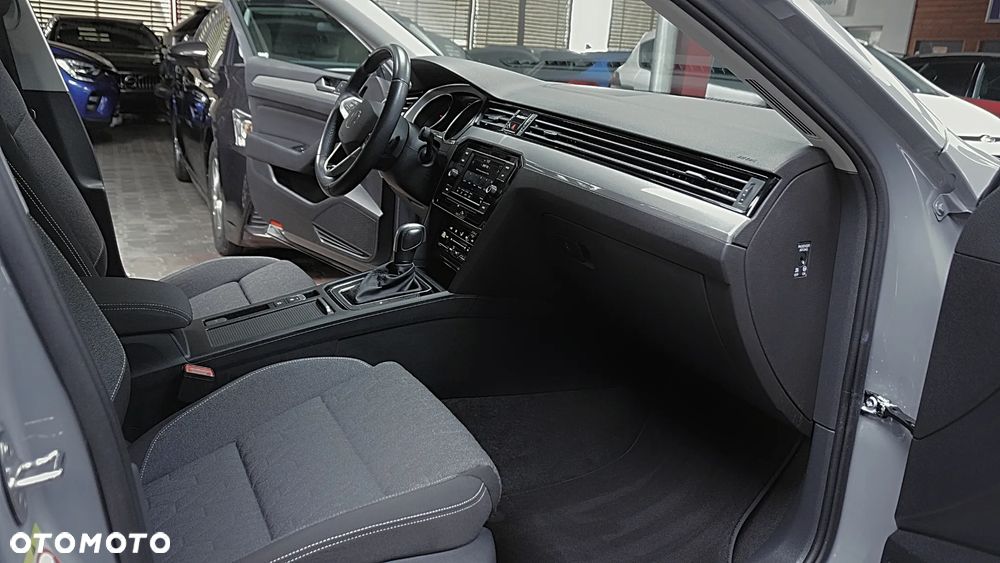 Volkswagen Passat - 15