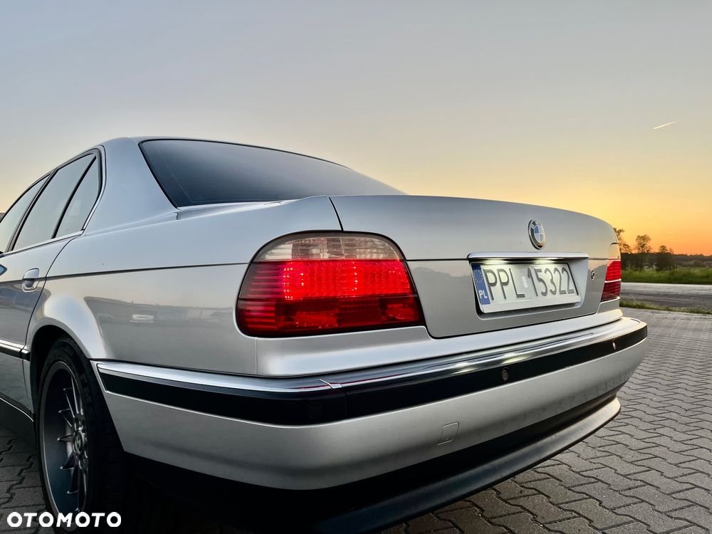 BMW Seria 7 735i L - 11