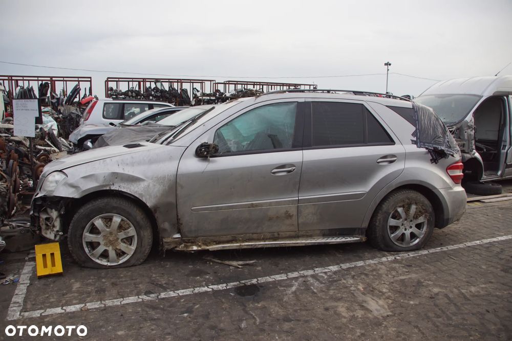 Auto na części - Mercedes ML W164 320 CDI 3.0 CDI 224 KM 642940 OM642 722902 723 2008R Silnik Skrzynia Drzwi Maska Klapa Zderzak Szyba Klamka Lampa Deska Kokpit Sterownik Moduł Czujnik Licznik Kierownica Wyświetlacz Panel - 2
