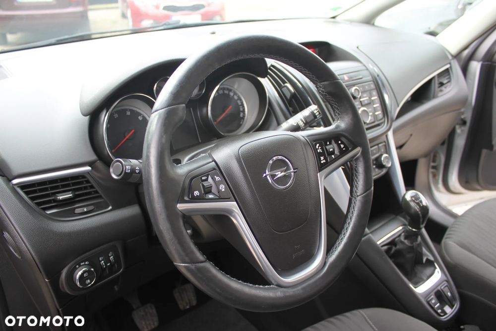 Opel Zafira - 12