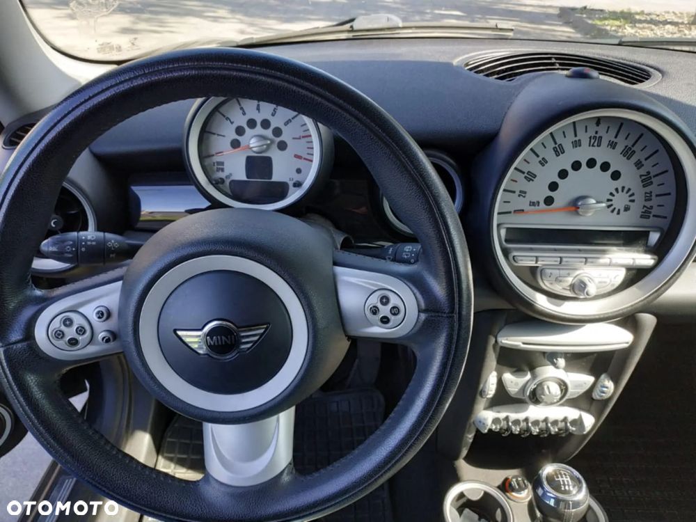 MINI Cooper Standard - 16