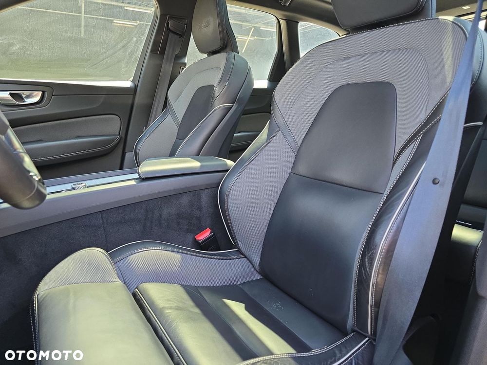 Volvo XC 60 B4 D AWD R-Design - 15