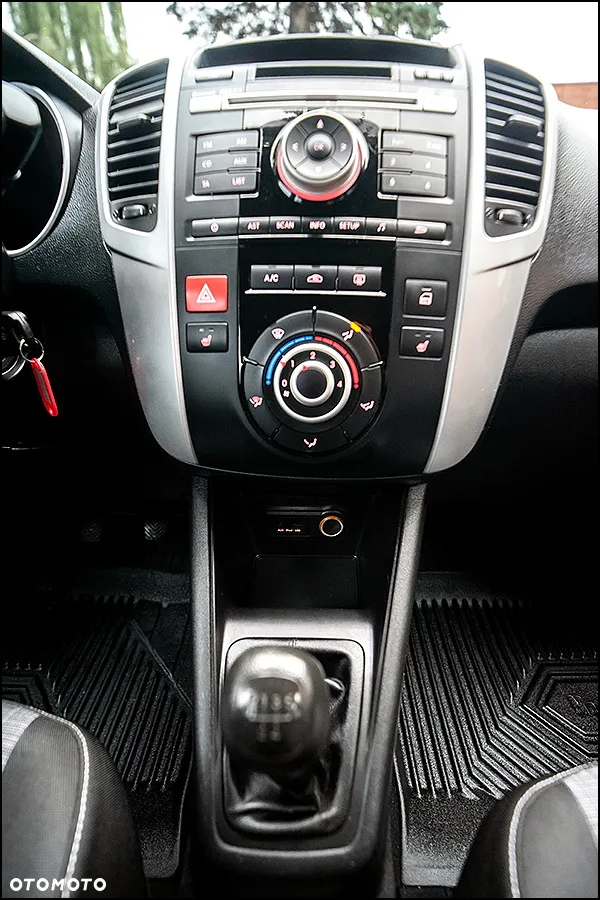 Kia Venga - 23