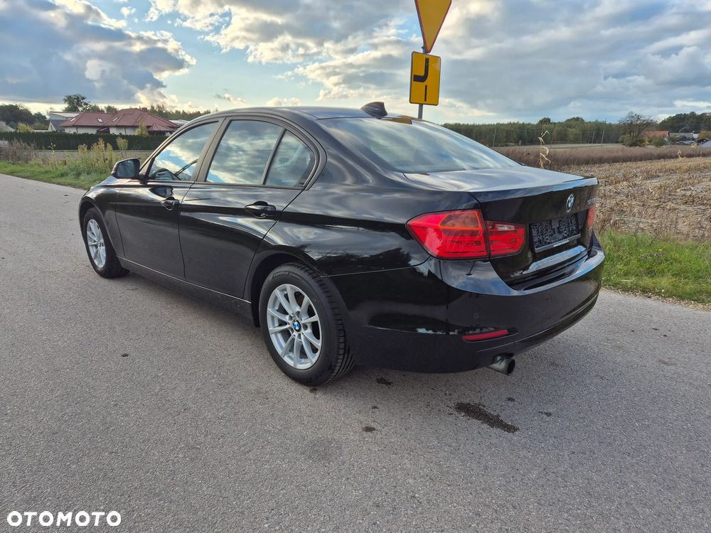 BMW Seria 3 320i - 4
