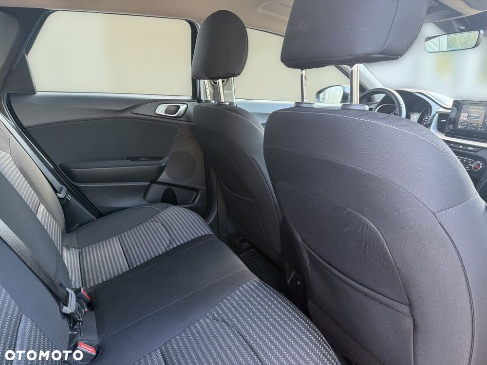 Kia Ceed - 27