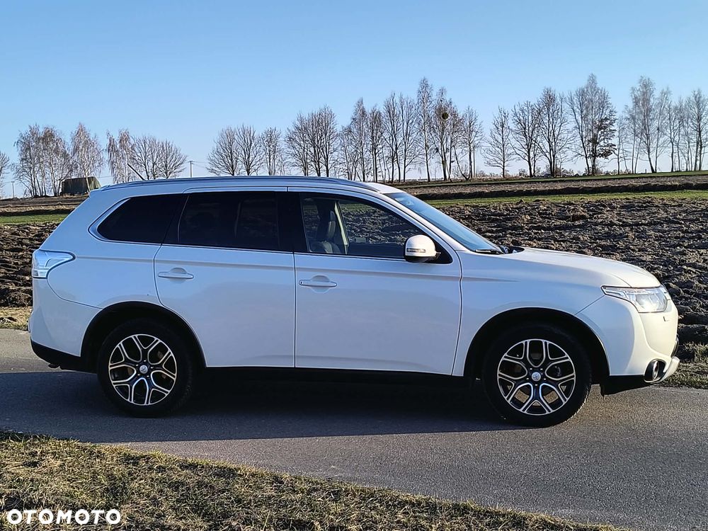 Mitsubishi Outlander 2.2 DID Instyle Navi 4WD - 5