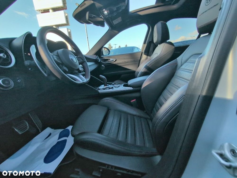 Alfa Romeo Giulia 2.0 Turbo Competizione Q4 - 9
