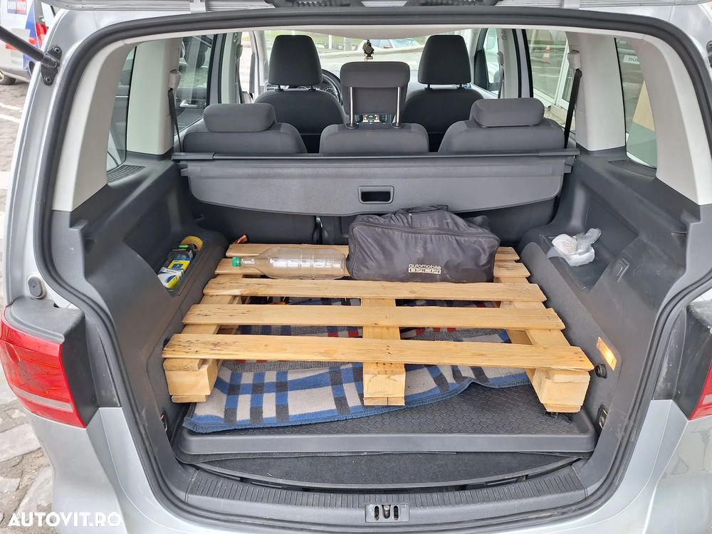 Volkswagen Touran 2.0 TDI DPF BlueMotion Technology Highline - 13