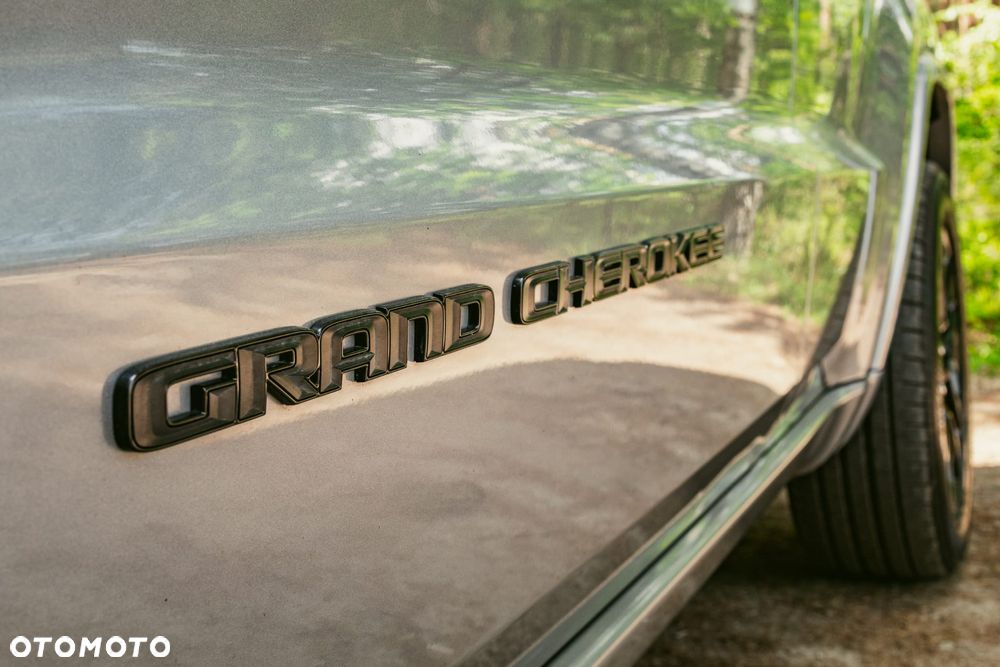 Jeep Grand Cherokee - 28