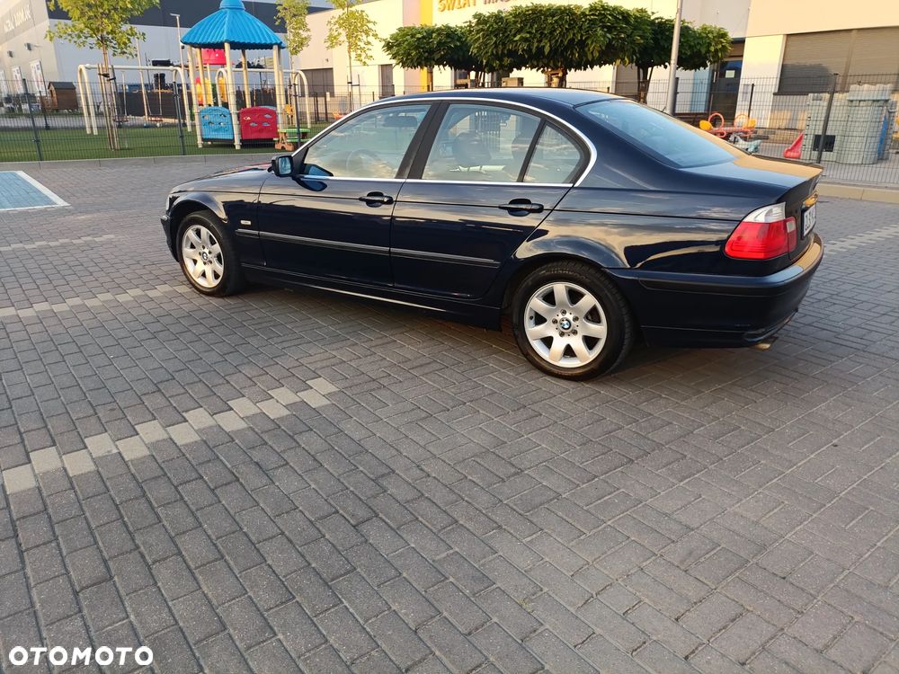 BMW Seria 3 320i Edition Exclusive - 17