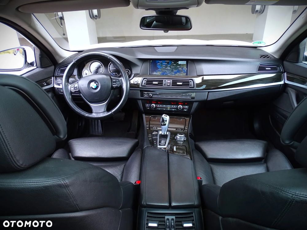 BMW Seria 5 530d xDrive Sport-Aut Luxury Line - 30