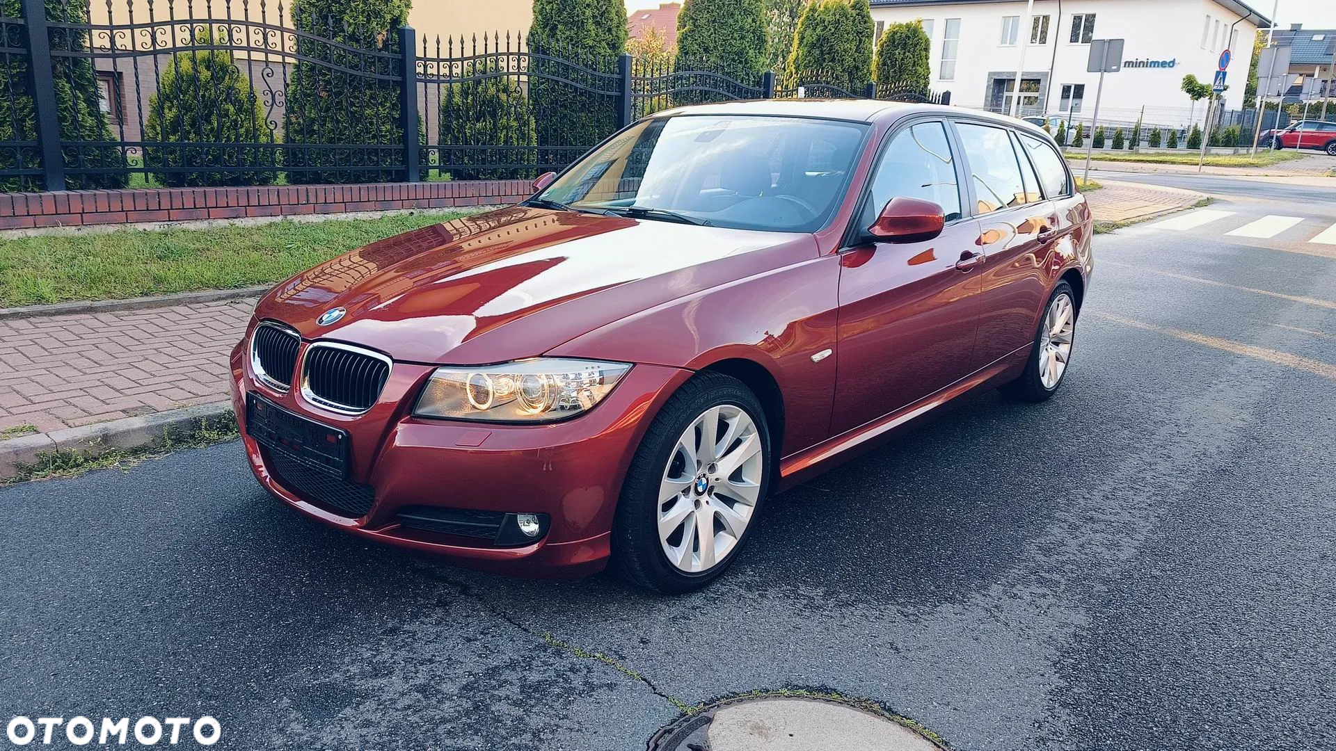 BMW Seria 3 318i Touring - 4