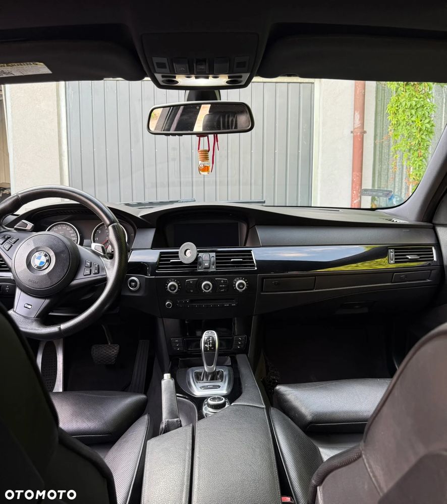 BMW Seria 5 550i Sport-Aut Edition Sport - 25