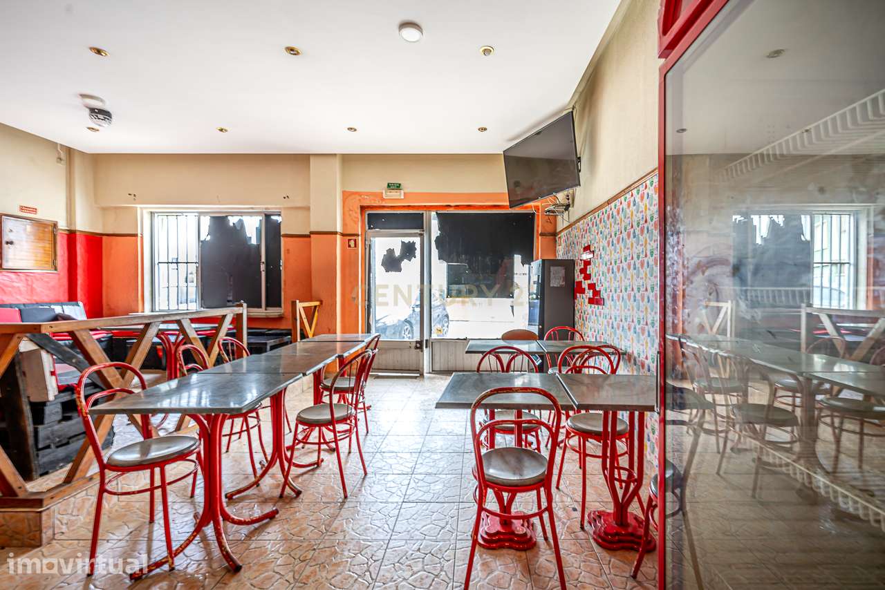 Venda de Loja Arrendada com Café em Funcionamento em Queluz - Sintra - Grande imagem: 2/12