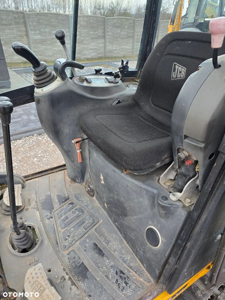 JCB - 4