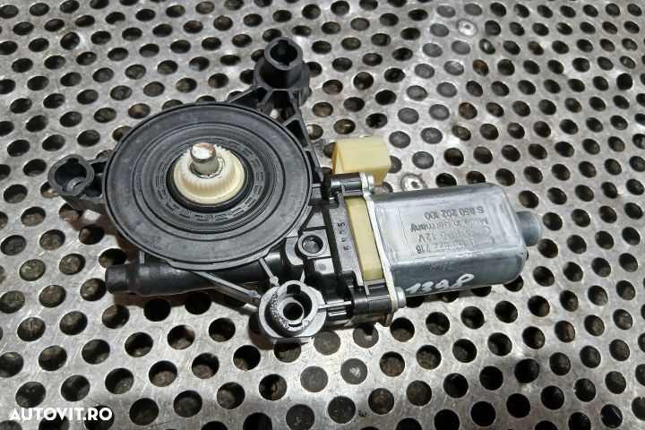 Motoras macara geam fata dreapta 0130822716 5Q0959802B 0130822716 5Q0 - 2