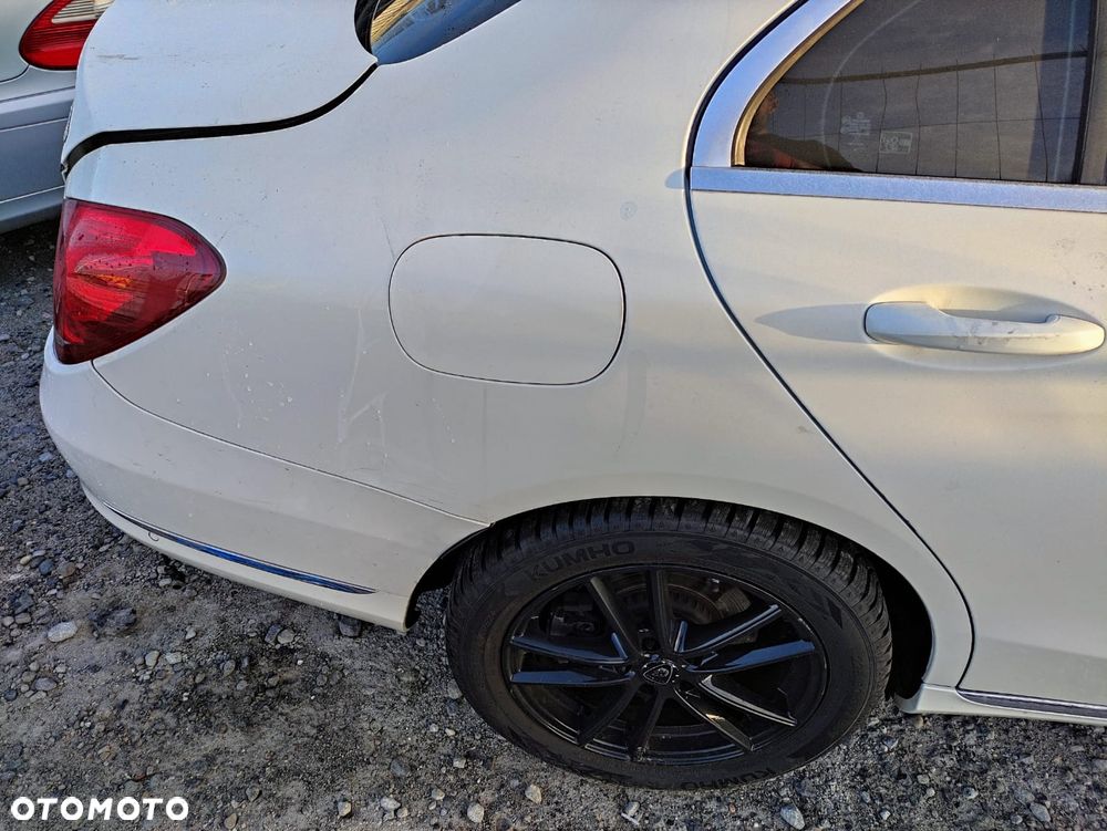 Mercedes-Benz Klasa C 300 BlueTEC Hybrid 7G-TRONIC Edition 1 - 26