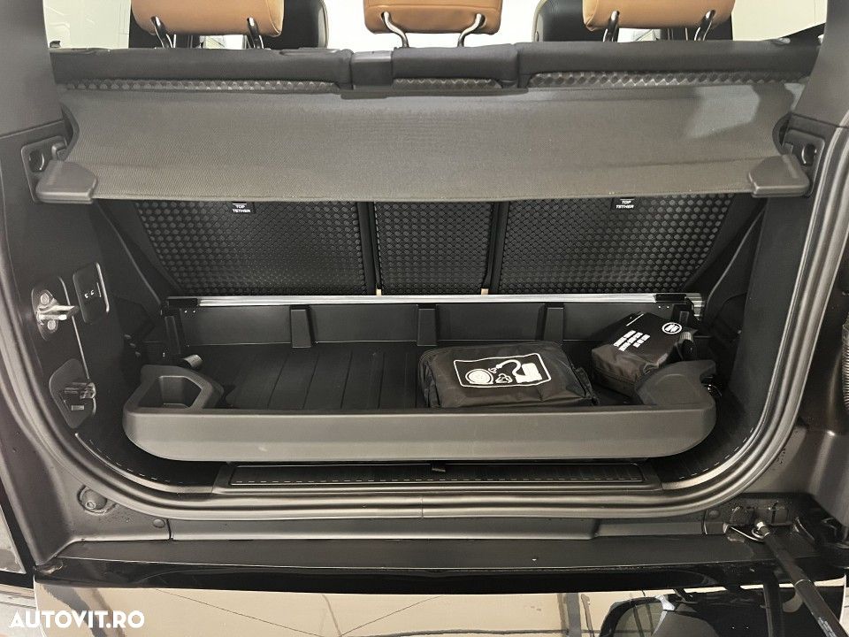 Land Rover Defender - 29