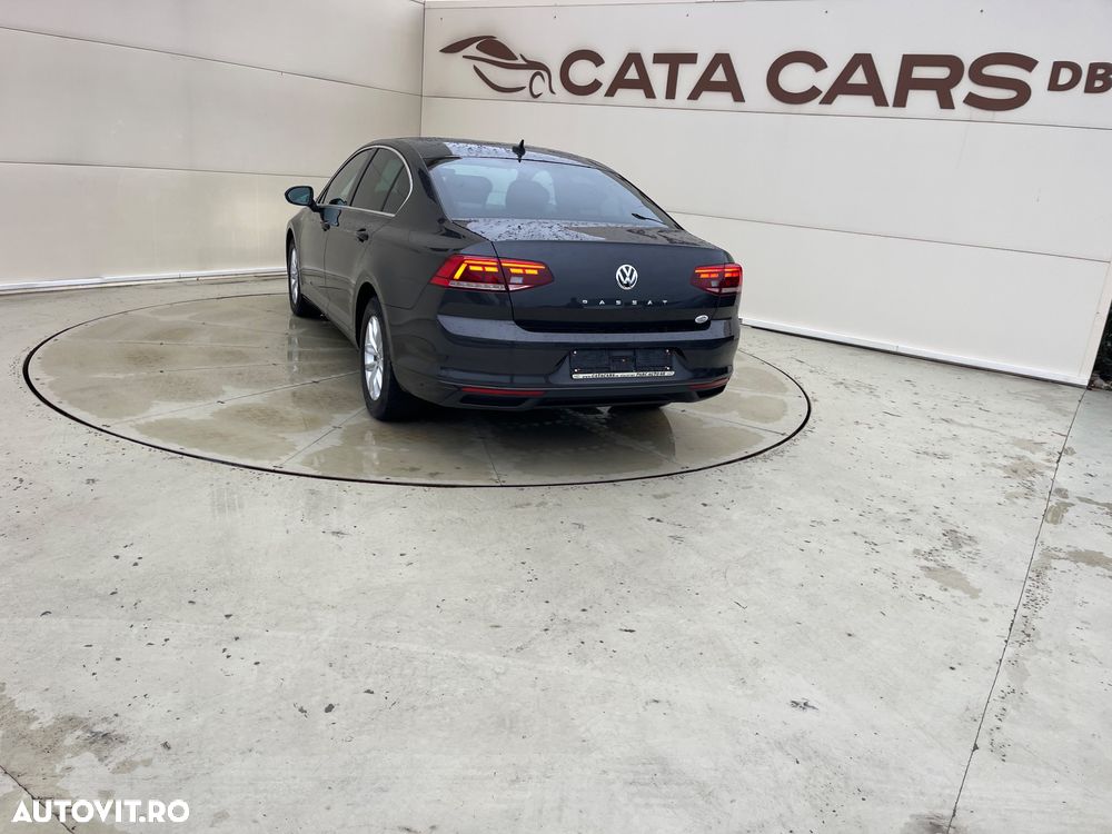 Volkswagen Passat - 12