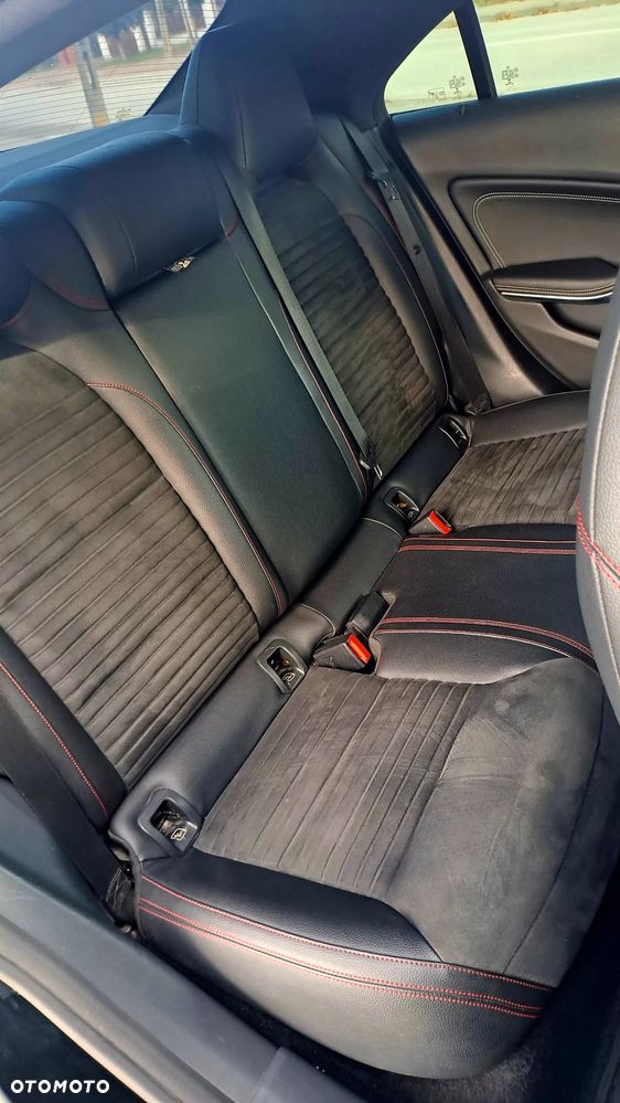 Mercedes-Benz CLA 180 7G-DCT AMG Line - 30