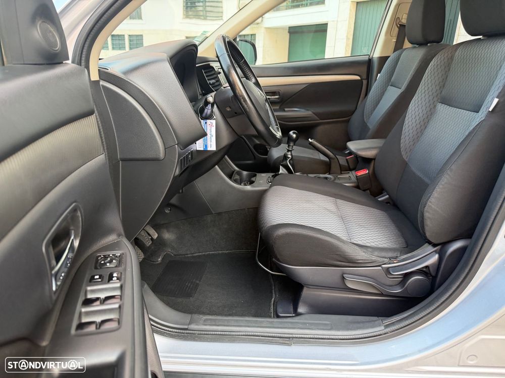 Mitsubishi Outlander 2.2 DI-D Intense - 9